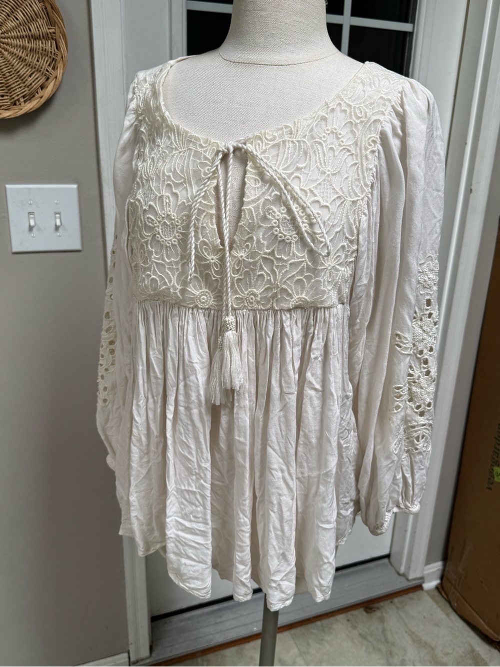 Anthropologie Floreat Cream Lace Yoke Eyelet Statement Sleeve Peasant Blouse M